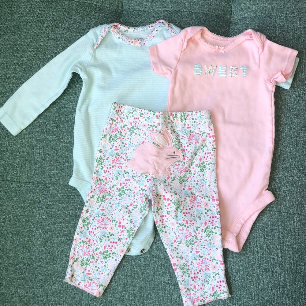 ❌DONATED❌1 long 1 short sleeve onesie/pant